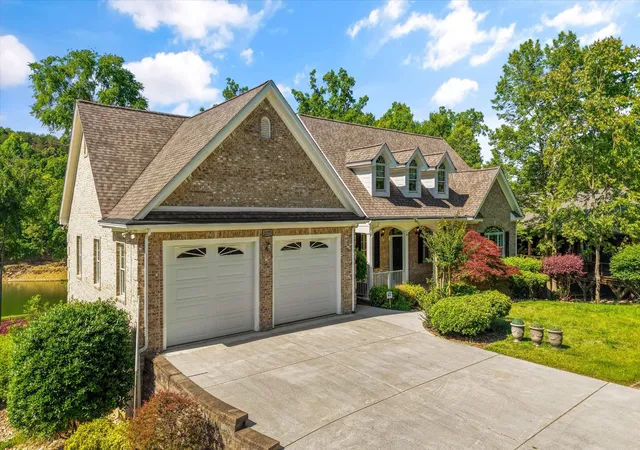 Photo 2 of Single family home for sale at 2177 Riverview Dr, Dandridge, TN 37725 | MLS# 3230390 | Listing updated on 2026-08-18