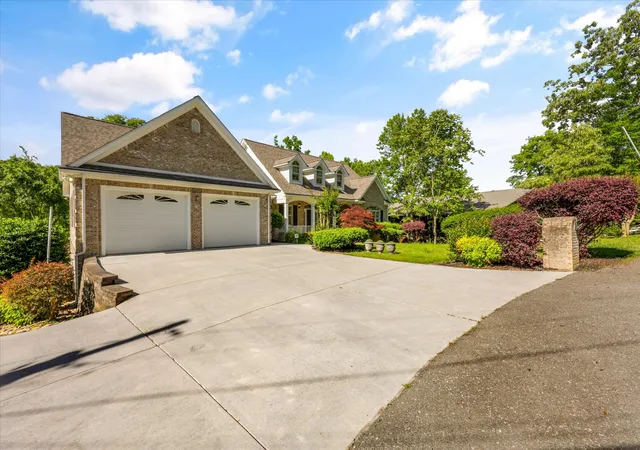 Photo 3 of Single family home for sale at 2177 Riverview Dr, Dandridge, TN 37725 | MLS# 3230390 | Listing updated on 2026-08-18