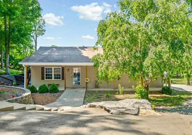 Homes for sale in Cadiz, KY | 384 Ferrell Cir, Cadiz, KY 42211 | MLS# 3208304