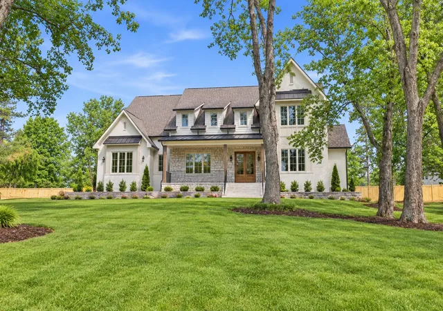 Photo 3 of Mansion for sale at 9016 Hood Pl, Brentwood, TN 37027 | MLS# 3183992 | Listing updated on 2026-10-04