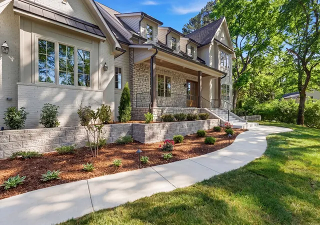 Photo 4 of Single family home for sale at 9016 Hood Pl, Brentwood, TN 37027 | MLS# 3183992 | Listing updated on 2026-08-21
