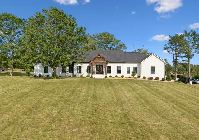 Photo 3 of Single family home for sale at 418 Rutherford Ln, Columbia, TN 38401 | MLS# 3185277 | Listing updated on 2026-10-06