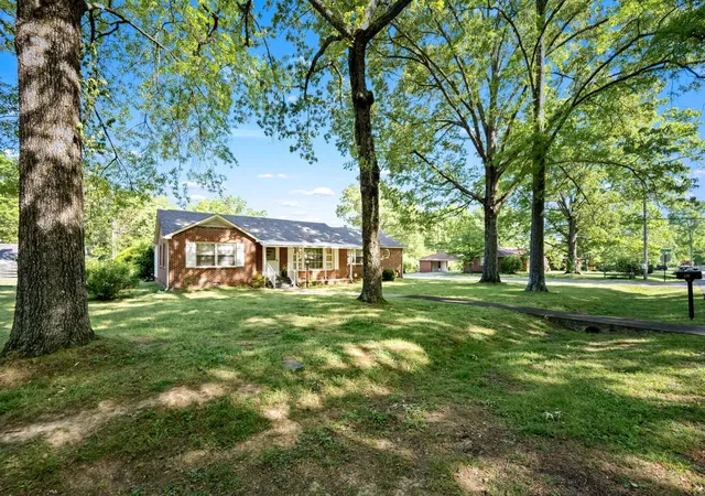 Photo 2 of Single family home for sale at 400 Edgewood Dr, Tullahoma, TN 37388 | MLS# 3185236 | Listing updated on 2026-08-27