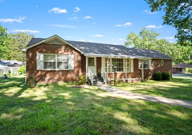 Photo 3 of Single family home for sale at 400 Edgewood Dr, Tullahoma, TN 37388 | MLS# 3185236 | Listing updated on 2026-08-27