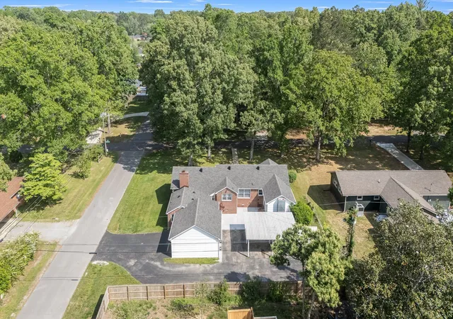 Photo 4 of Single family home for sale at 400 Edgewood Dr, Tullahoma, TN 37388 | MLS# 3185236 | Listing updated on 2026-08-27