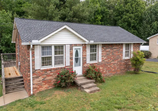 Homes for sale in Charlotte, TN | 109 Phillips St, Charlotte, TN 37036 | MLS# 3184671