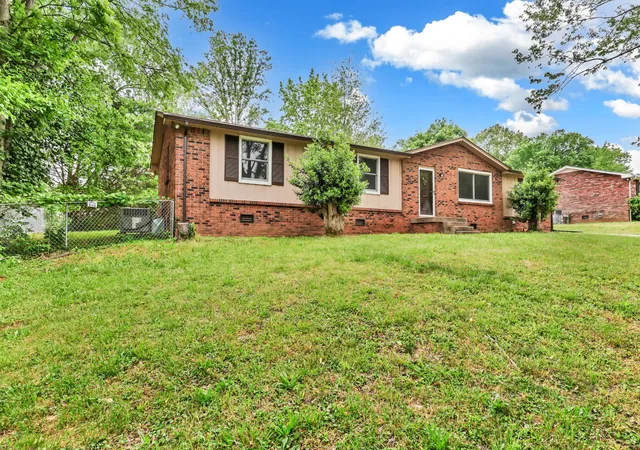 Photo 1 of Sale Pending at 619 Paddy Run Rd, Clarksville, TN 37042 | MLS# 3184191 | Listing updated on 2026-10-26
