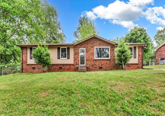 Photo 2 of Sale Pending at 619 Paddy Run Rd, Clarksville, TN 37042 | MLS# 3184191 | Listing updated on 2026-10-26