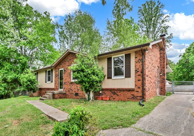 Photo 3 of Sale Pending at 619 Paddy Run Rd, Clarksville, TN 37042 | MLS# 3184191 | Listing updated on 2026-10-26
