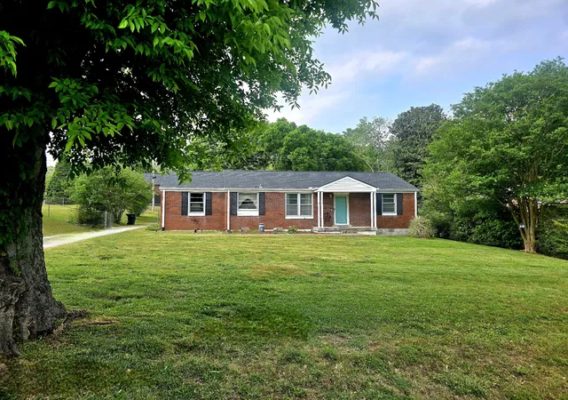 1st image of 110 Pleasant Dr, Columbia, TN 38401 | MLS# 3183566