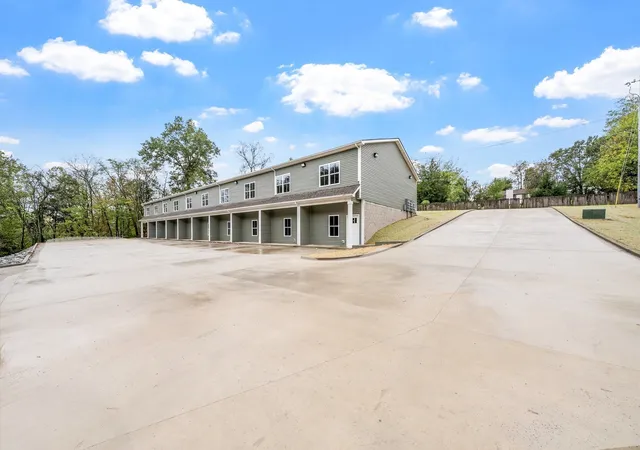 Homes for sale in Clarksville, TN | 329 Cedar Ct #D, Clarksville, TN 37042 | MLS# 3183516