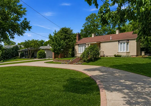 2nd image of 116 Bellevue Dr S, Nashville, TN 37205 | MLS# 3242504