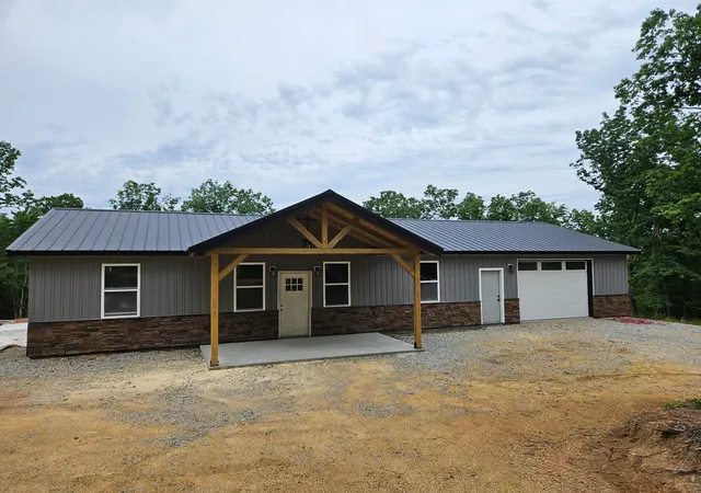 Homes for sale in Linden, TN | 93 Wyatt Lane, Linden, TN 37096 | MLS# 3186032