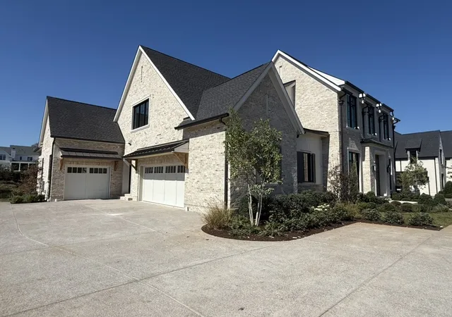 Photo 3 of Single family home for sale at 1739 Briarmont Pl, Brentwood, TN 37027 | MLS# 3262929 | Listing updated on 2026-10-08