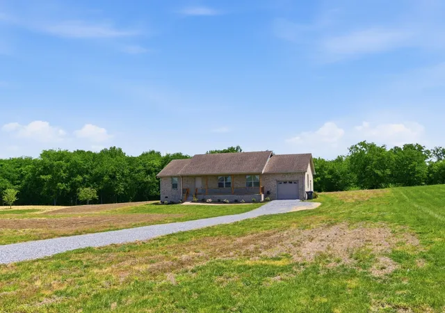 Homes for sale in Castalian Springs, TN | 1010 Meridian Dr, Castalian Springs, TN 37031 | MLS# 3186668