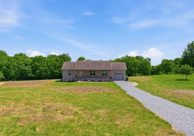 Homes for sale in Castalian Springs, TN | 1010 Meridian Dr, Castalian Springs, TN 37031 | MLS# 3186668
