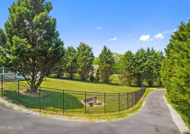 Photo 4 of Single family home for sale at 1018 Southwind Cir, Dandridge, TN 37725 | MLS# 3280667 | Listing updated on 2026-09-19