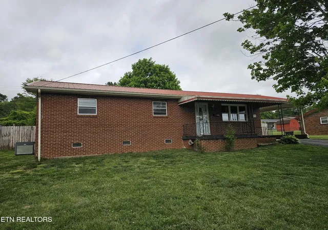 Single family home for sale at 306 Wilson Hurst St, Tazewell, TN 37879 | MLS# 3528477