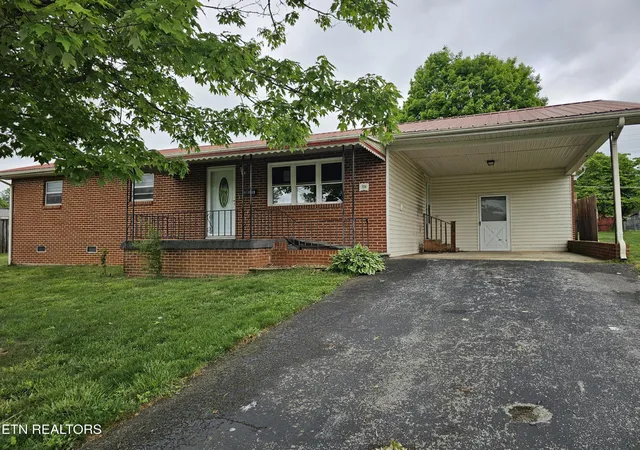Photo 2 of Single family home for sale at 306 Wilson Hurst St, Tazewell, TN 37879 | MLS# 3528477 | Listing updated on 2026-08-28