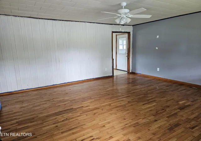 Photo 3 of Single family home for sale at 306 Wilson Hurst St, Tazewell, TN 37879 | MLS# 3528477 | Listing updated on 2026-08-28