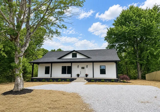 Homes for sale in Tennessee Ridge, TN | 1239 N Main St N, Tennessee Ridge, TN 37178 | MLS# 3190549