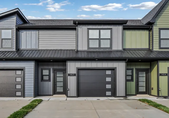 Photo 2 of Townhouse for sale at 1403 Jonathan Wade Cir, Clarksville, TN 37043 | MLS# 3184190 | Listing updated on 2026-04-29