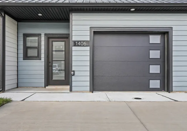 Photo 2 of Townhouse for sale at 1406 Jonathan Wade Cir, Clarksville, TN 37043 | MLS# 3184192 | Listing updated on 2026-04-29