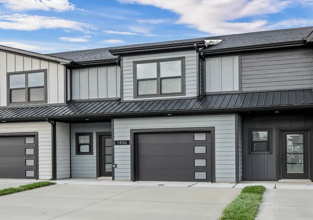 Photo 4 of Townhouse for sale at 1406 Jonathan Wade Cir, Clarksville, TN 37043 | MLS# 3184192 | Listing updated on 2026-04-29