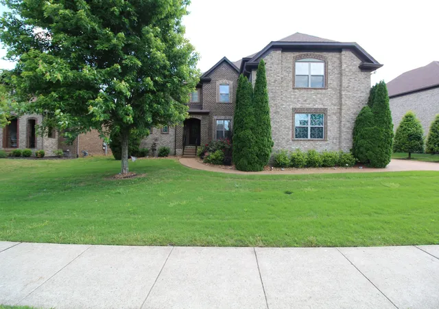 Photo 2 of Single family home for sale at 337 Crooked Crk Ln, Hendersonville, TN 37075 | MLS# 3211235 | Listing updated on 2026-08-19