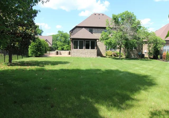 Photo 3 of Single family home for sale at 337 Crooked Crk Ln, Hendersonville, TN 37075 | MLS# 3211235 | Listing updated on 2026-08-19