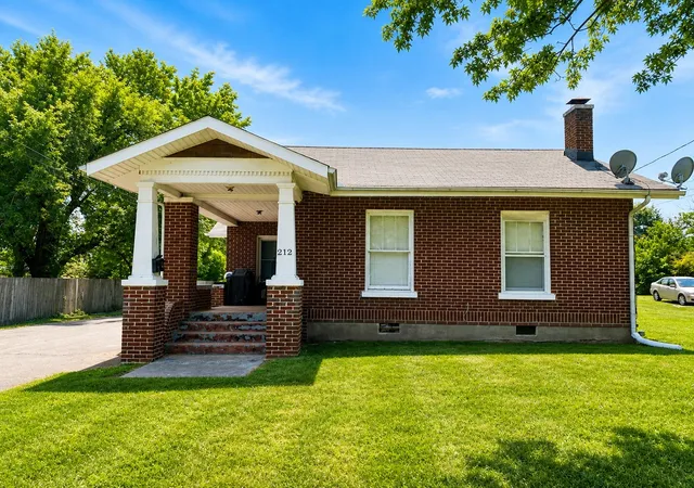 2nd image of 212 W End Ave, Dickson, TN 37055 | MLS# 3189895