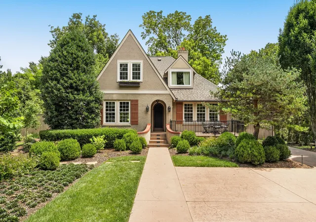 Photo 2 of Single family home for sale at 204 S Wilson Blvd, Nashville, TN 37205 | MLS# 3283643 | Listing updated on 2026-08-20