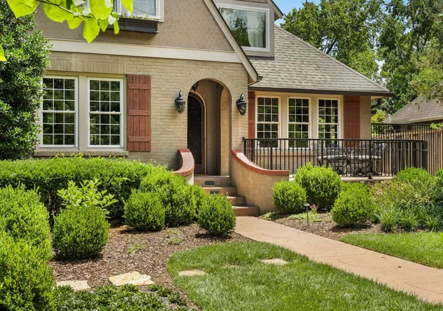 Photo 3 of Single family home for sale at 204 S Wilson Blvd, Nashville, TN 37205 | MLS# 3283643 | Listing updated on 2026-08-20