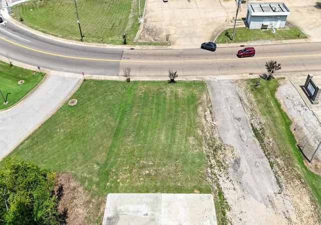 image of 665 Water St, Savannah, TN 38372 | MLS# 3184545