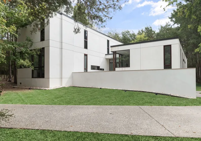 Photo 1 of Single family home for sale at 6204 Hillsboro Pike, Nashville, TN 37215 | MLS# 3612451 | Listing updated on 2026-10-08
