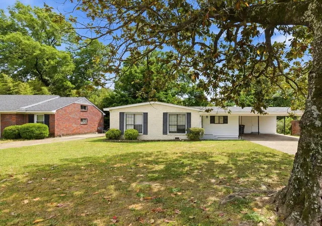 Photo 1 of Sale Pending at 727 Crescent Rd, Memphis, TN 38116 | MLS# 3513255 | Listing updated on 2026-10-12