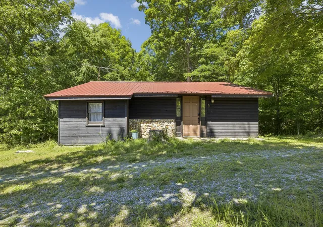 Homes for sale in Cadiz, KY | 710 Shine Ln, Cadiz, KY 42211 | MLS# 3214351