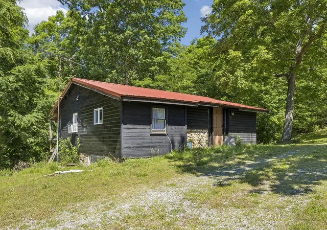 Homes for sale in Cadiz, KY | 710 Shine Ln, Cadiz, KY 42211 | MLS# 3214351