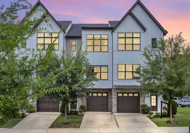 Photo 2 of Townhouse for sale at 204 Stonecrest Cir, Nashville, TN 37209 | MLS# 3190105 | Listing updated on 2026-09-01