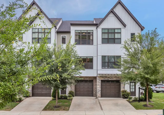 Photo 3 of Townhouse for sale at 204 Stonecrest Cir, Nashville, TN 37209 | MLS# 3190105 | Listing updated on 2026-09-01
