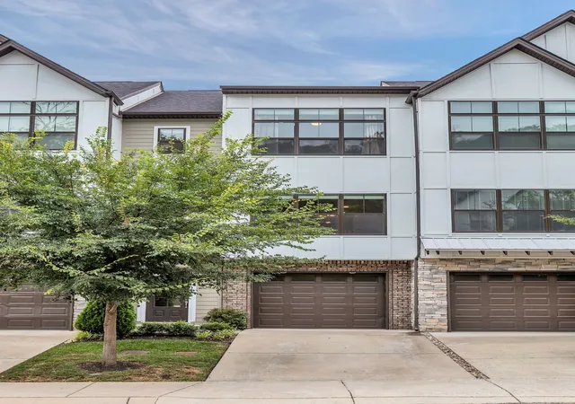 Photo 3 of Townhouse for sale at 204 Stonecrest Cir, Nashville, TN 37209 | MLS# 3190105 | Listing updated on 2026-09-01