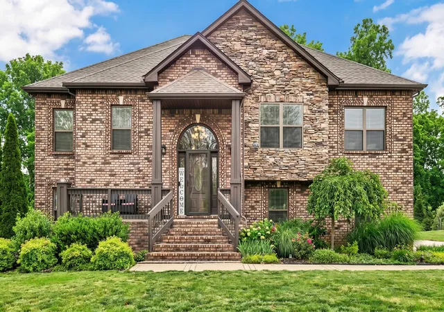 Photo 1 of Single family home for sale at 1729 Double R Blvd, Clarksville, TN 37042 | MLS# 3184706 | Listing updated on 2026-09-03