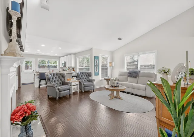 Photo 3 of Single family home for sale at 1006 Bradford Park Rd, Mount Juliet, TN 37122 | MLS# 3244578 | Listing updated on 2026-10-23
