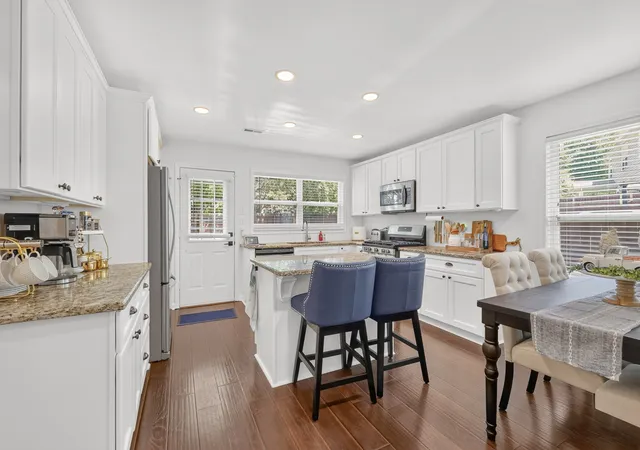 Photo 3 of Single family home for sale at 1006 Bradford Park Rd, Mount Juliet, TN 37122 | MLS# 3244578 | Listing updated on 2026-08-31