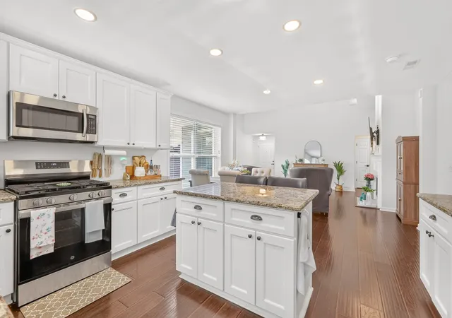 Photo 3 of Single family home for sale at 1006 Bradford Park Rd, Mount Juliet, TN 37122 | MLS# 3244578 | Listing updated on 2026-08-31