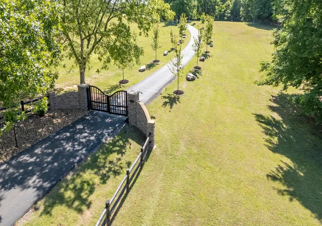 Homes for sale in Vanleer, TN | 333 Moonlight Dr, Vanleer, TN 37181 | MLS# 3186052