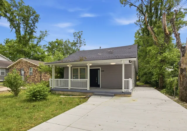 Photo 2 of Single family home for sale at 1909 Heiman St, Nashville, TN 37208 | MLS# 3185134 | Listing updated on 2026-07-10