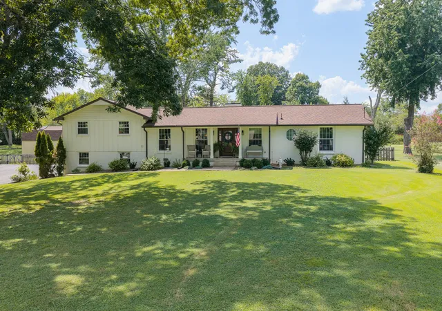 1st image of 384 Indian Lake Rd, Hendersonville, TN 37075 | MLS# 3523770