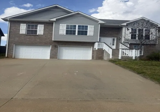 Photo 1 of Single family home for sale at 613 Snowshoe Ln, Clarksville, TN 37040 | MLS# 3185876 | Listing updated on 2026-08-30