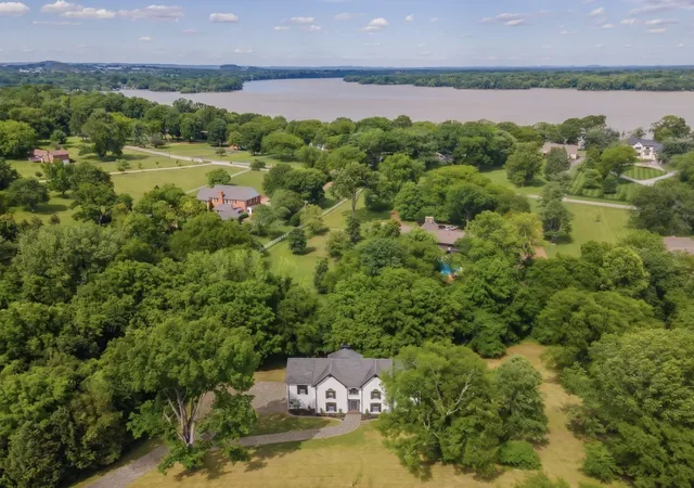 Homes for sale in Hendersonville, TN | 527 Cumberland Hills Dr, Hendersonville, TN 37075 | MLS# 3185327